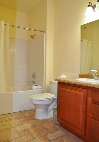 Imagen de la habitación del Hotel Club De Soleil All-suite Resort. Foto 2