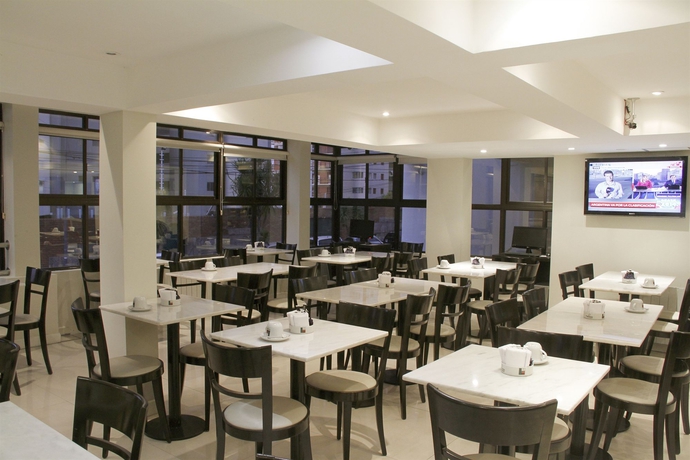 Imagen del bar/restaurante del Hotel Club Del Golf. Foto 2