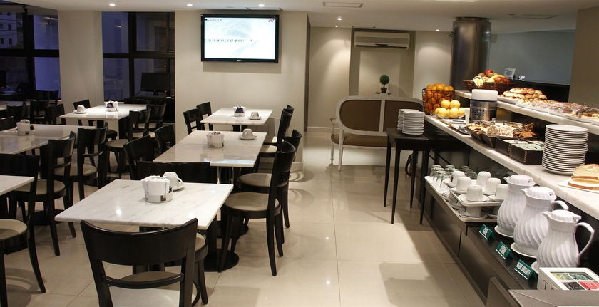 Imagen del bar/restaurante del Hotel Club Del Golf. Foto 4