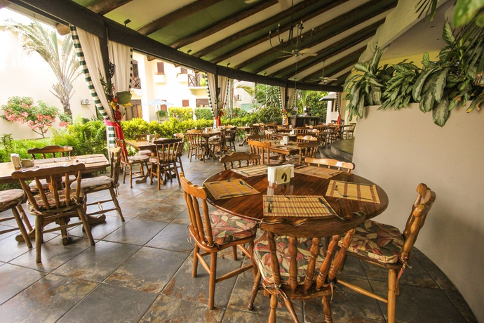 Imagen del bar/restaurante del Hotel Club Del Mar. Foto 4