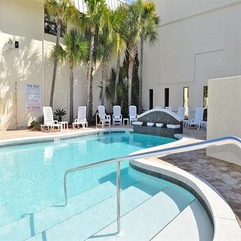 Imagen de la piscina del Hotel Club Destin. Foto 16