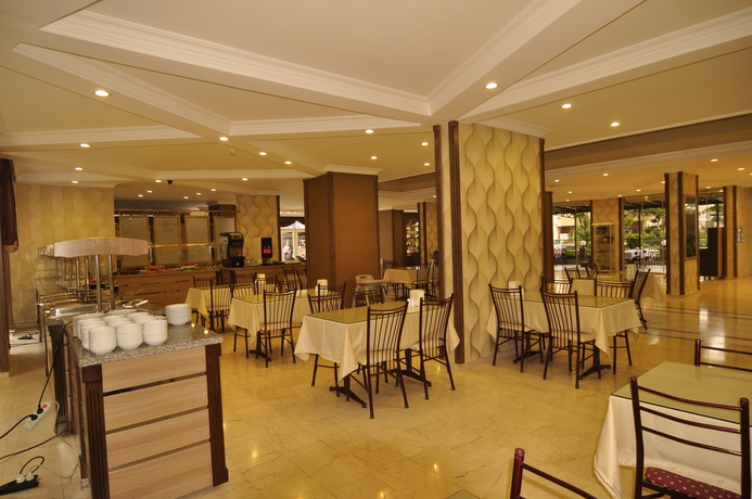 Imagen del bar/restaurante del Hotel Club Dorado. Foto 1
