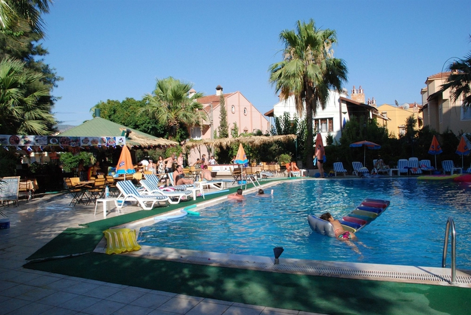 Imagen de la piscina del Hotel Club Dorado. Foto 8