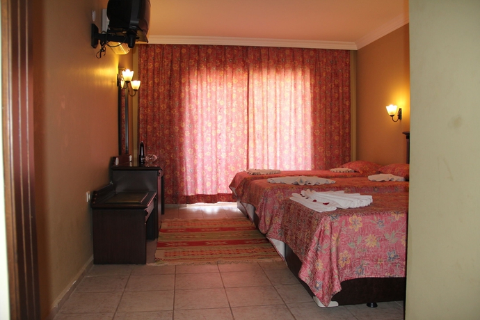 Imagen de la habitación del Hotel Club Dorado. Foto 7