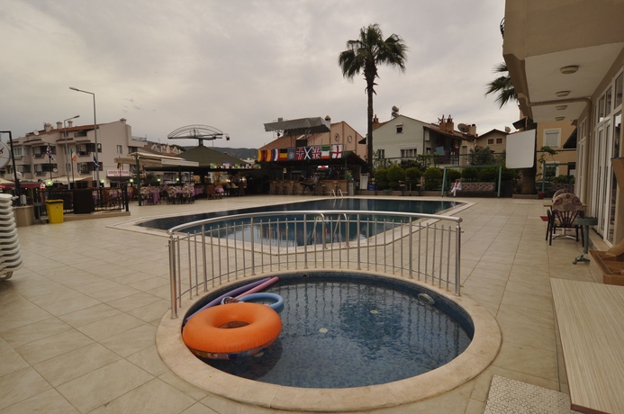 Imagen de la piscina del Hotel Club Dorado. Foto 9