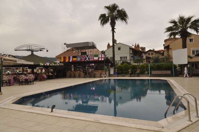 Imagen de la piscina del Hotel Club Dorado. Foto 10