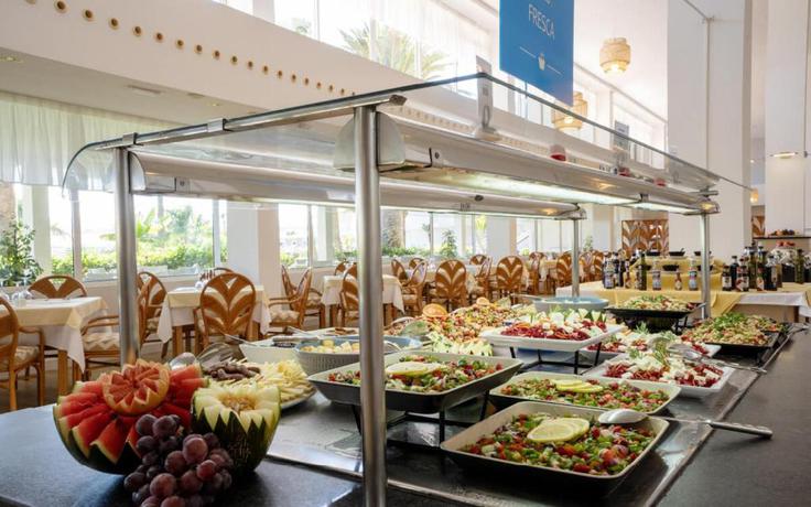 Imagen del bar/restaurante del Hotel Club Drago Park. Foto 2