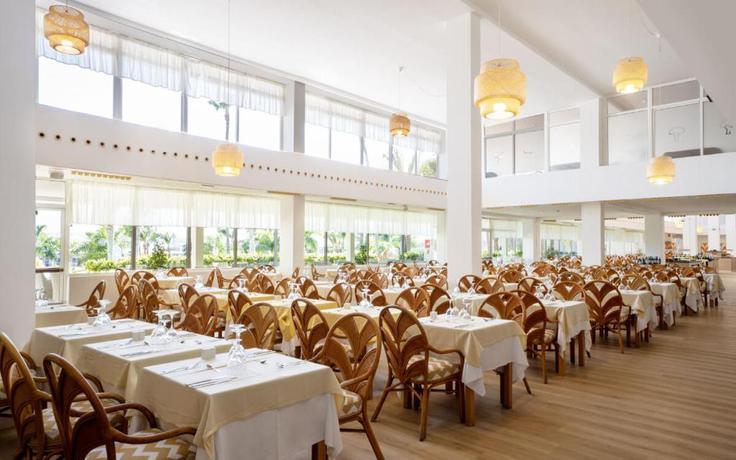 Imagen del bar/restaurante del Hotel Club Drago Park. Foto 3