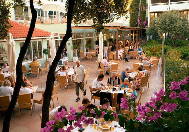 Imagen del bar/restaurante del Hotel Club Dubrovnik Sunny. Foto 8