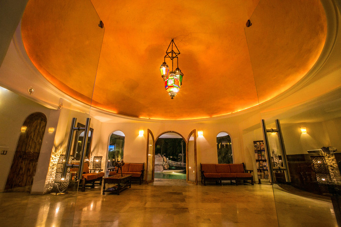 Imagen de los interiores del Hotel Club El Moro Suites. Foto 6