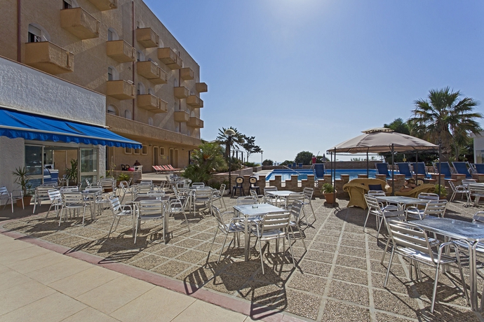 Imagen de los exteriores del Hotel Club Eloro. Foto 6