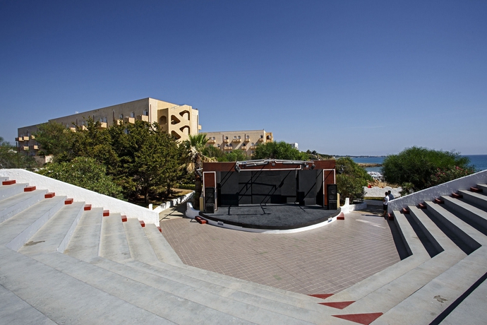 Imagen de los exteriores del Hotel Club Eloro. Foto 7