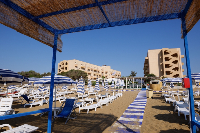 Imagen de los exteriores del Hotel Club Eloro. Foto 8