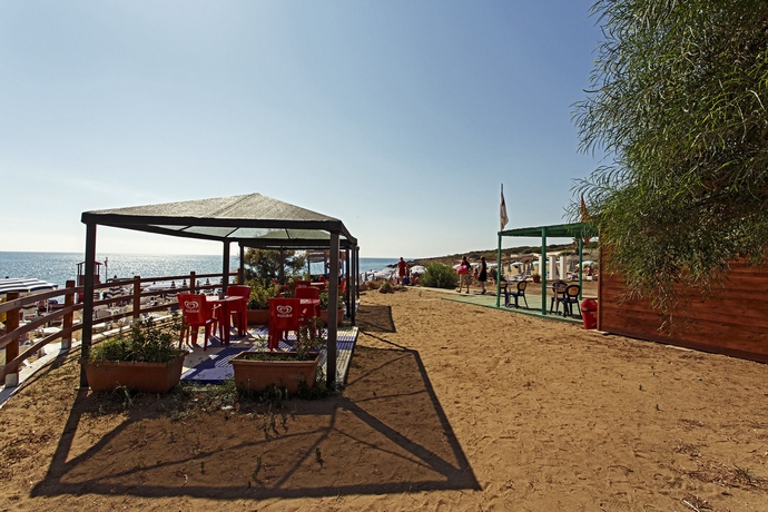 Imagen de los exteriores del Hotel Club Eloro. Foto 10