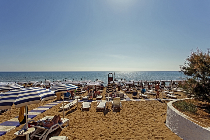 Imagen de los exteriores del Hotel Club Eloro. Foto 11