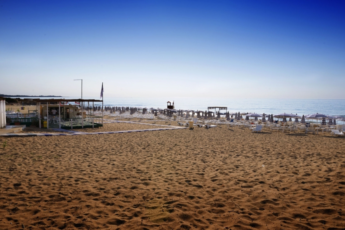 Imagen de los exteriores del Hotel Club Eloro. Foto 13