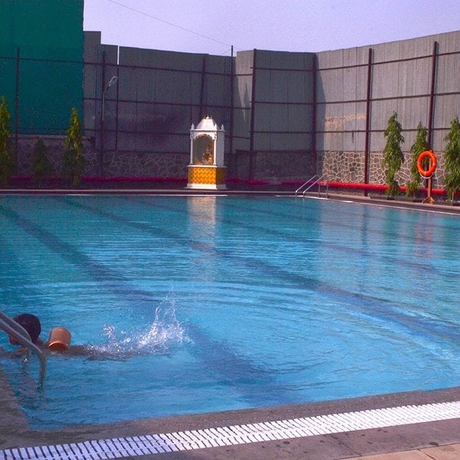 Imagen de la piscina del Hotel Club Emerald. Foto 18