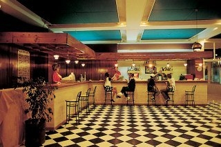 Imagen del bar/restaurante del Hotel Club Ermioni. Foto 2