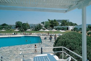 Imagen de la piscina del Hotel Club Ermioni. Foto 4
