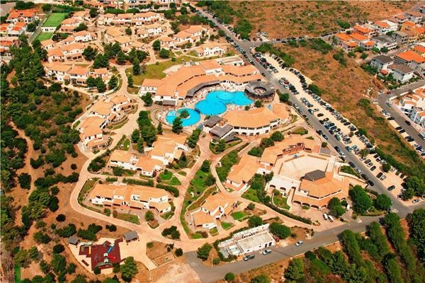 Imagen general del Hotel Club Esse Cala Gonone Beach Village. Foto 6