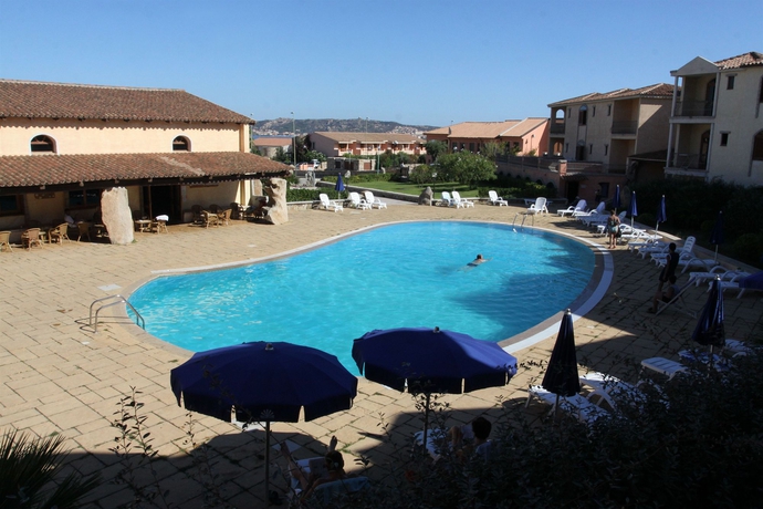 Imagen de la piscina del Hotel Club Esse Posada. Foto 15