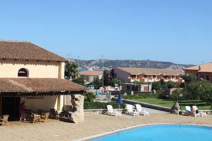 Imagen de la piscina del Hotel Club Esse Posada. Foto 16