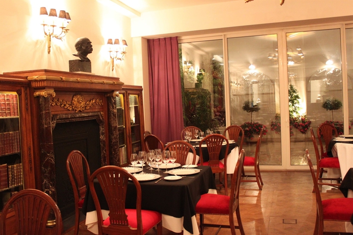 Imagen del bar/restaurante del Hotel Club Frances. Foto 3