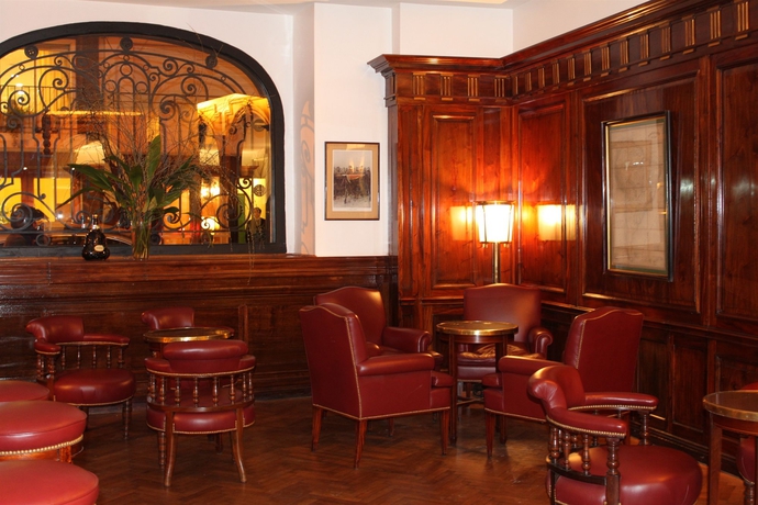 Imagen del bar/restaurante del Hotel Club Frances. Foto 4