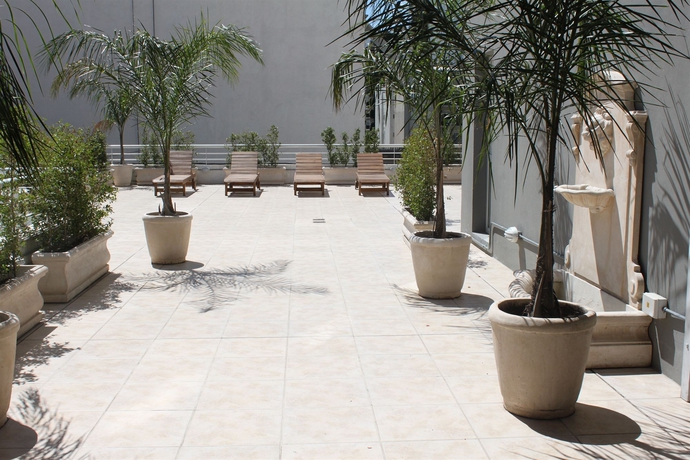 Imagen de la piscina del Hotel Club Frances. Foto 16