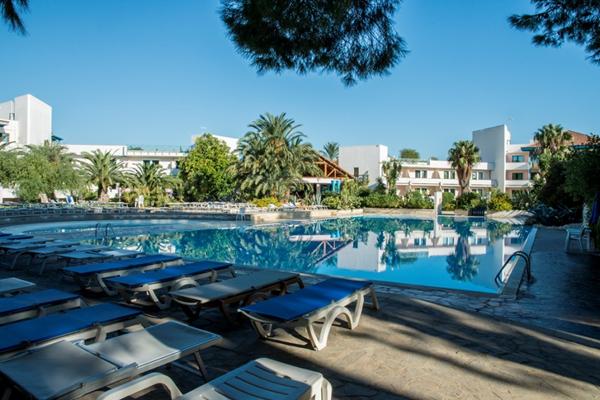 Imagen general del Hotel Club Giardini D'oriente Village. Foto 5