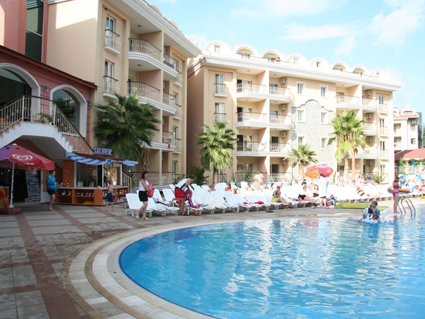 Imagen de la piscina del Hotel Club Green Valley. Foto 4