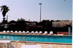 Imagen de la piscina del Hotel Club Hipico. Foto 5
