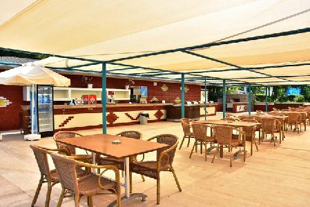 Imagen de la piscina del Hotel Club Hotel Karaburun. Foto 7