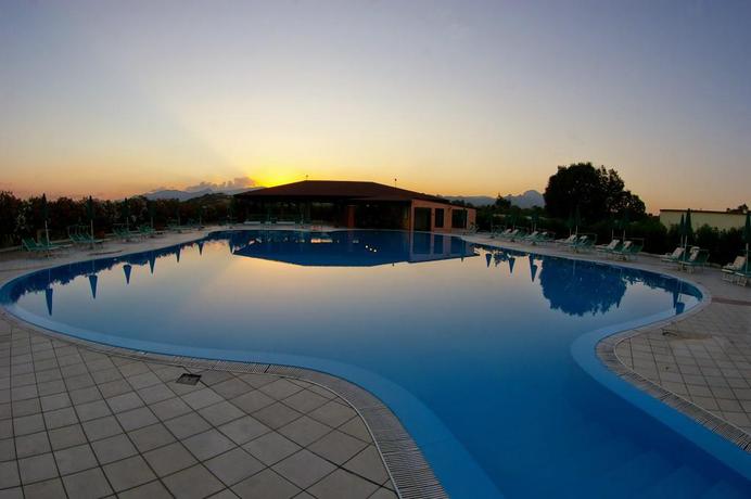 Imagen de la piscina del Hotel Club Hotel Le Palme. Foto 9