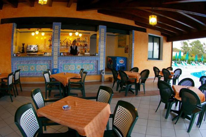 Imagen del bar/restaurante del Hotel Club Hotel Le Palme. Foto 2