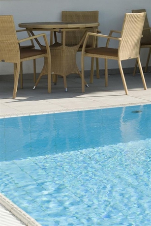 Imagen de la piscina del Hotel Club House. Foto 7