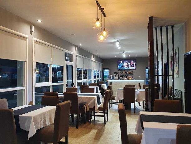 Imagen de los interiores del Hotel Club House, General Roca. Foto 8