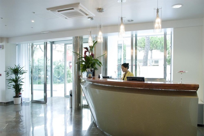 Imagen de los interiores del Hotel Club House, Rimini. Foto 6