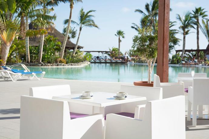 Imagen de la piscina del Hotel Club Jandía Princess. Foto 30