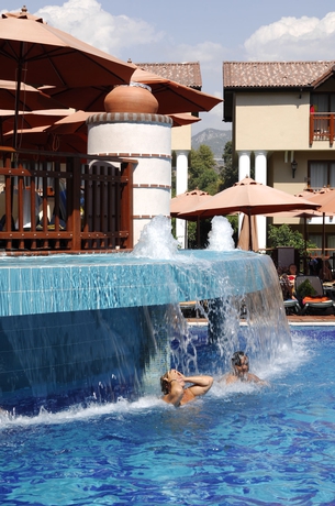 Imagen de la piscina del Hotel Club Konakli. Foto 13