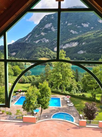Imagen de la piscina del Hotel Club Lago di Tenno. Foto 16
