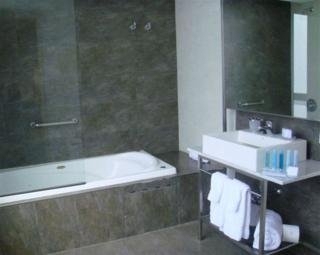 Imagen de la habitación del Hotel Club Las Naciones. Foto 4