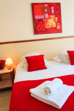 Imagen de la habitación del Hotel Club Le Capet. Foto 7