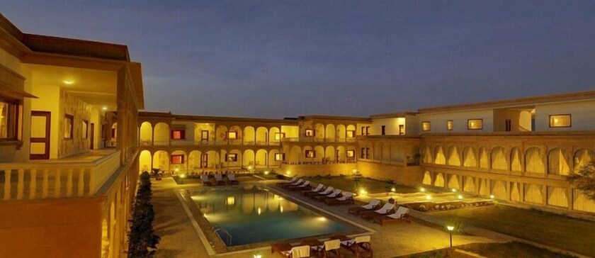 Imagen de la piscina del Hotel Club Mahindra Jaisalmer. Foto 30