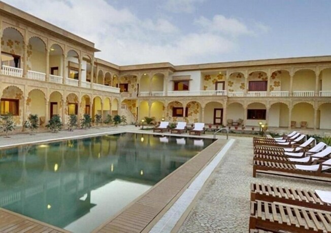 Imagen de la piscina del Hotel Club Mahindra Jaisalmer. Foto 31