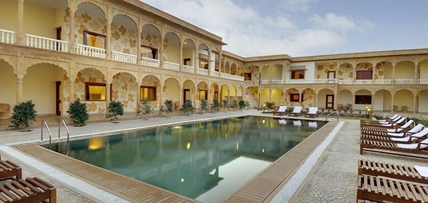 Imagen de la piscina del Hotel Club Mahindra Jaisalmer. Foto 33