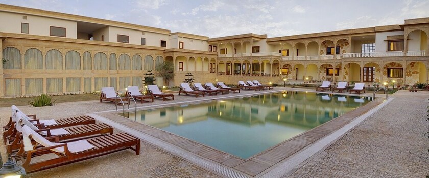 Imagen de la piscina del Hotel Club Mahindra Jaisalmer. Foto 34