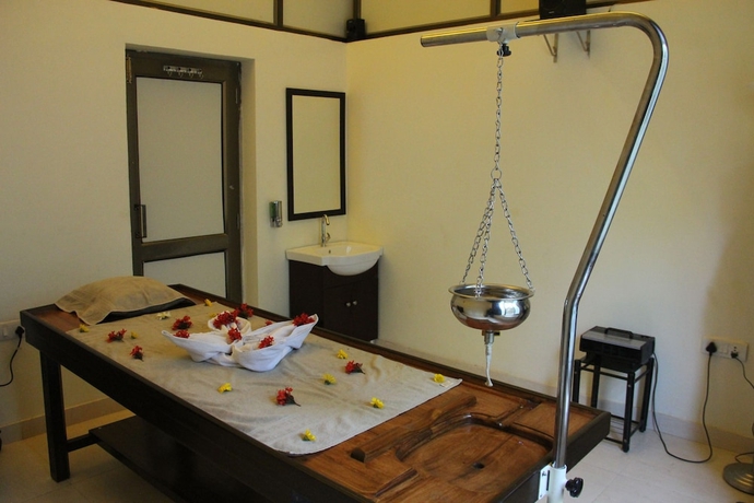 Imagen de la piscina del Hotel Club Mahindra Udaipur. Foto 18