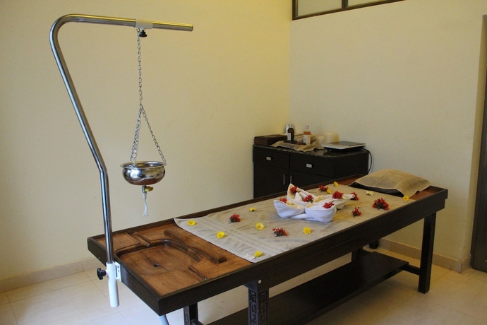 Imagen de la piscina del Hotel Club Mahindra Udaipur. Foto 19