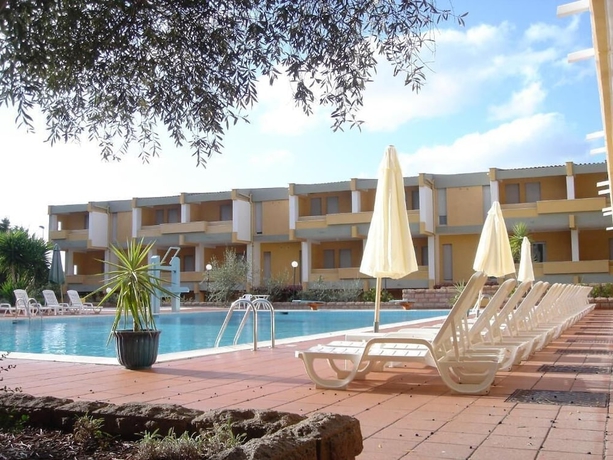 Imagen de la piscina del Hotel Club Malaspina and Resort. Foto 15